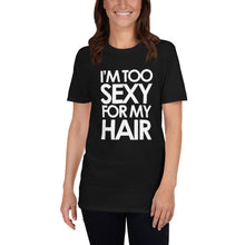 Cargar imagen en el visor de la galería, Soy demasiado sexy para mi cabello -- Camiseta unisex, negra
